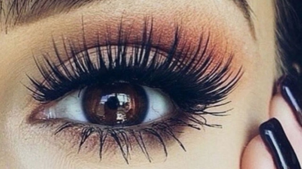 Interesting Facts About Artificial Eyelash Extensions0